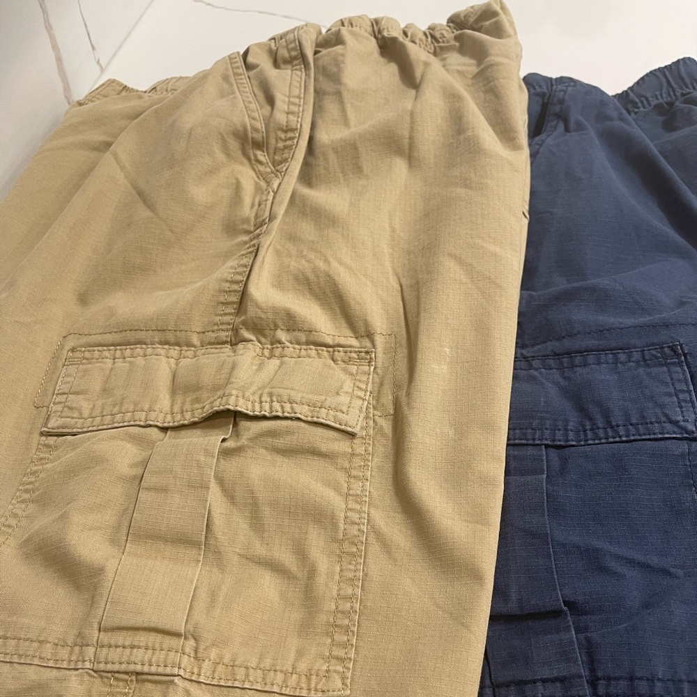 The Childrens Place boys cargo shorts. Size 18. Adjustable side straps.